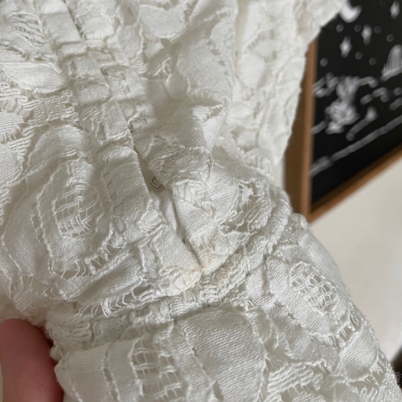 Lace Kendall and Kylie dress - Picture 6 of 12